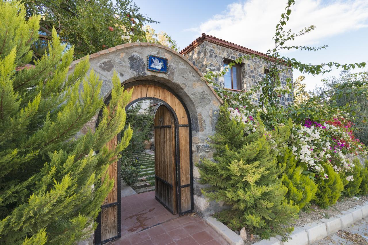 Karaburun Bahce Bed & Breakfast Exterior photo